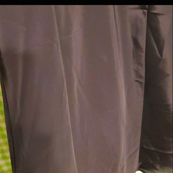 Satin like nightie with red rose stitched on - Picture 10 of 12